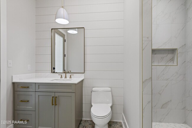 Building Photo - 109 Trailing Oaks Dr