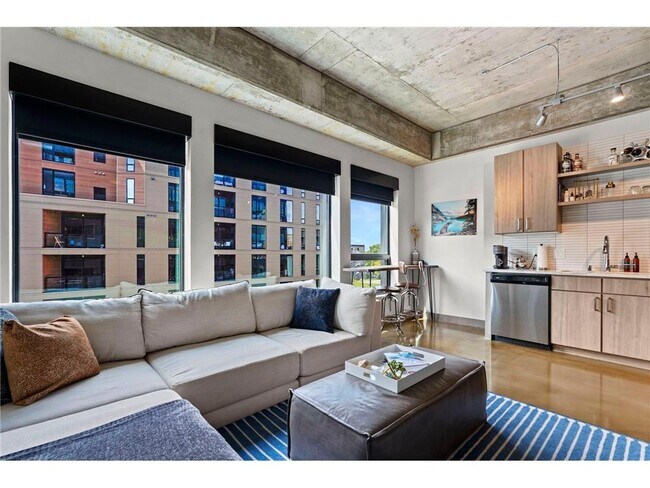 Building Photo - 728 N 3rd St