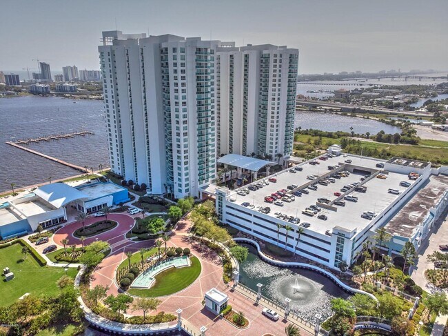 Building Photo - 231 Riverside Dr