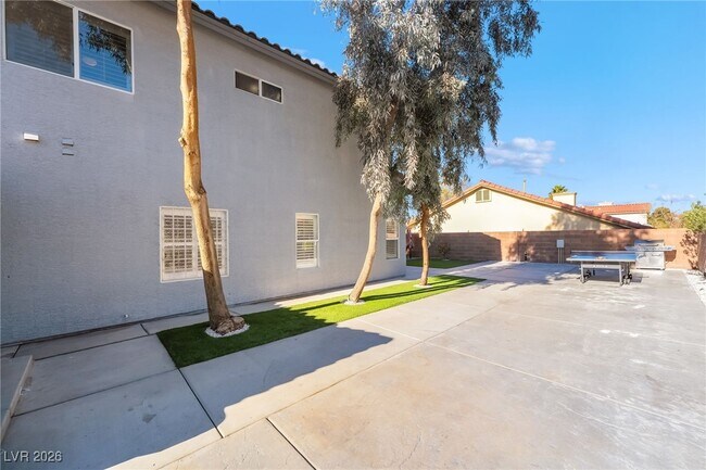 Building Photo - 2076 E Wigwam Ave