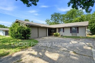 Building Photo - 924 Wisteria Way