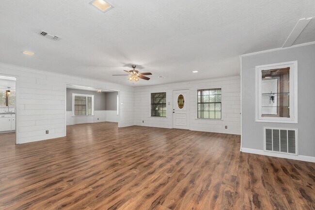 Building Photo - Extensively renovated 4bed,2bath farmhouse on 17 acres!!