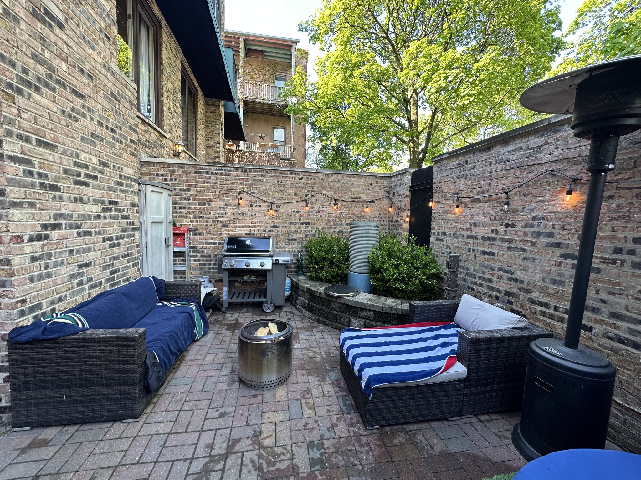 Patio - 1846 N Hudson Ave