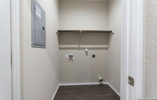 Building Photo - 3bd/2.5ba Townhouse is Seguin