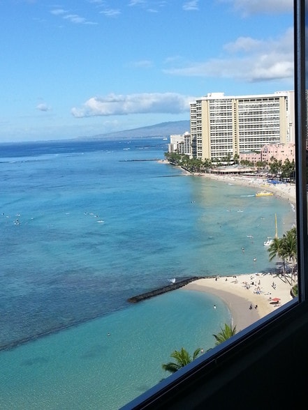 Building Photo - 2500 Kalakaua Ave
