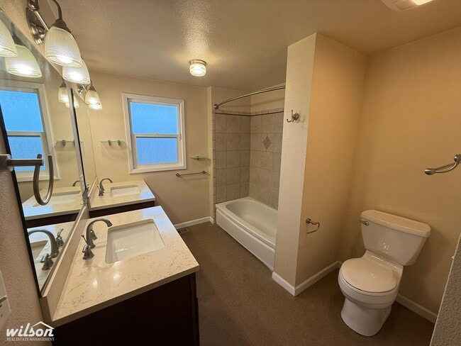 Building Photo - Beautiful 3-Bedroom Stunning Stone Home with Breathtaking Valley Views!