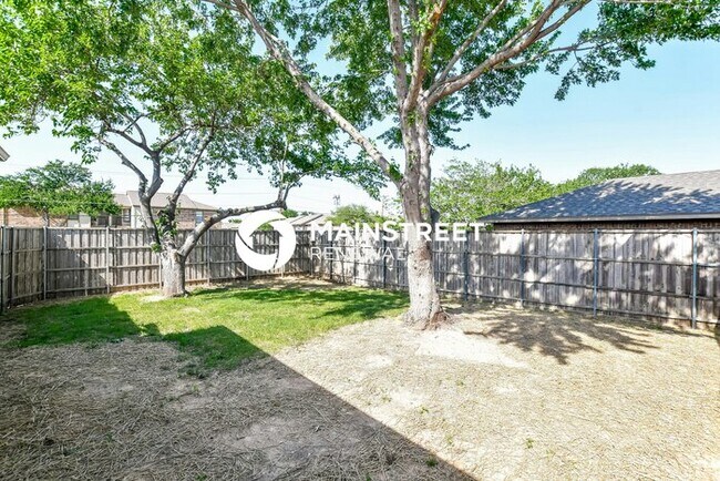 Building Photo - 4 Bedroom Pet-Friendly Home in Mesquite, TX with Main Street Renewal