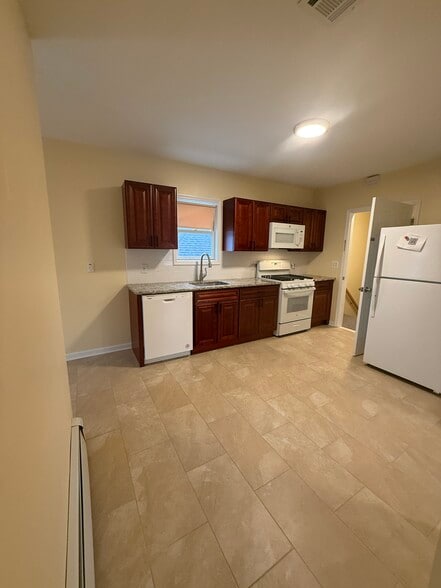 Building Photo - 7 Cortland St