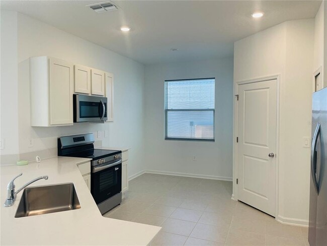 Building Photo - 4317 Riverbend Blvd