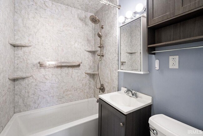 Building Photo - 1404 W Mulberry St