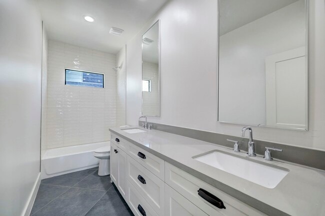 Building Photo - 4715 McKinney St