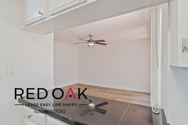 Building Photo - 4069 Oakwood Ave
