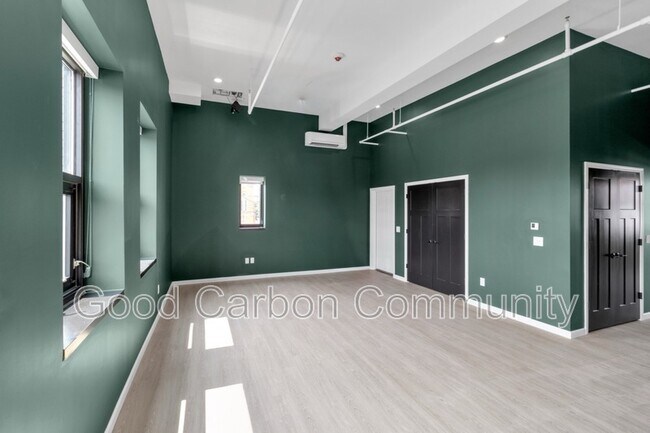 Building Photo - 401 Central