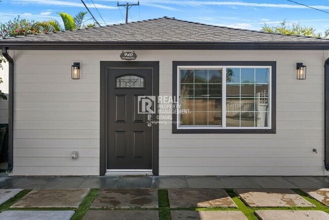 Primary Photo - 940 E Anahurst Pl