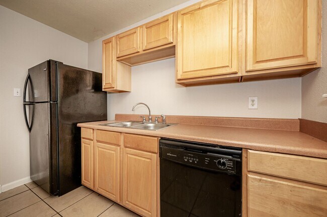 Building Photo - 2840 Gardendale Ave