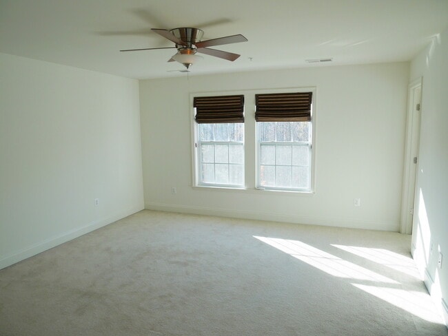 Building Photo - Gorgeous Townhome with 2 Car Garage locate...