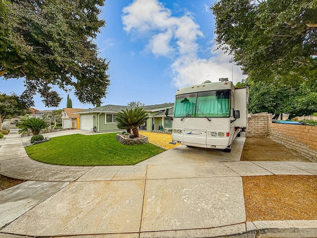 Building Photo - Single-Story Pool Home with RV Parking on Quiet Cul-De-Sac in Prime Simi Valley