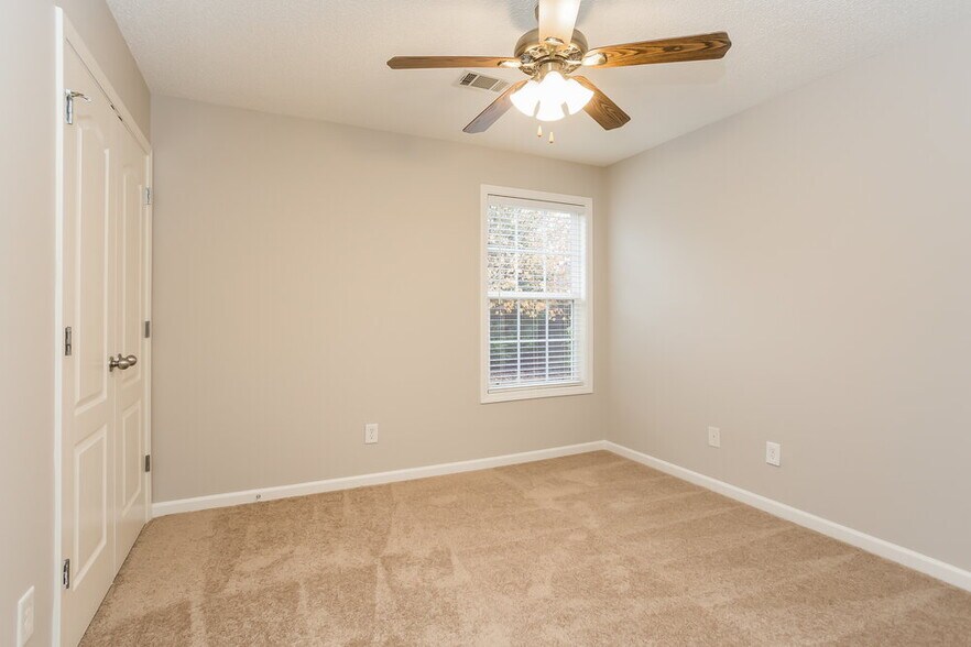 Building Photo - 3028 Lincoln Log Way