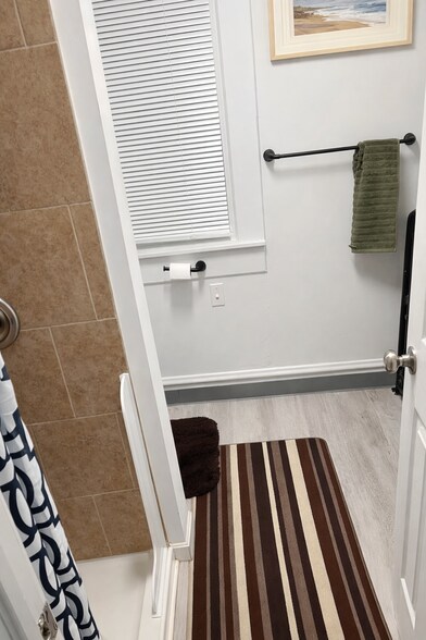 Building Photo - 212 Smith St