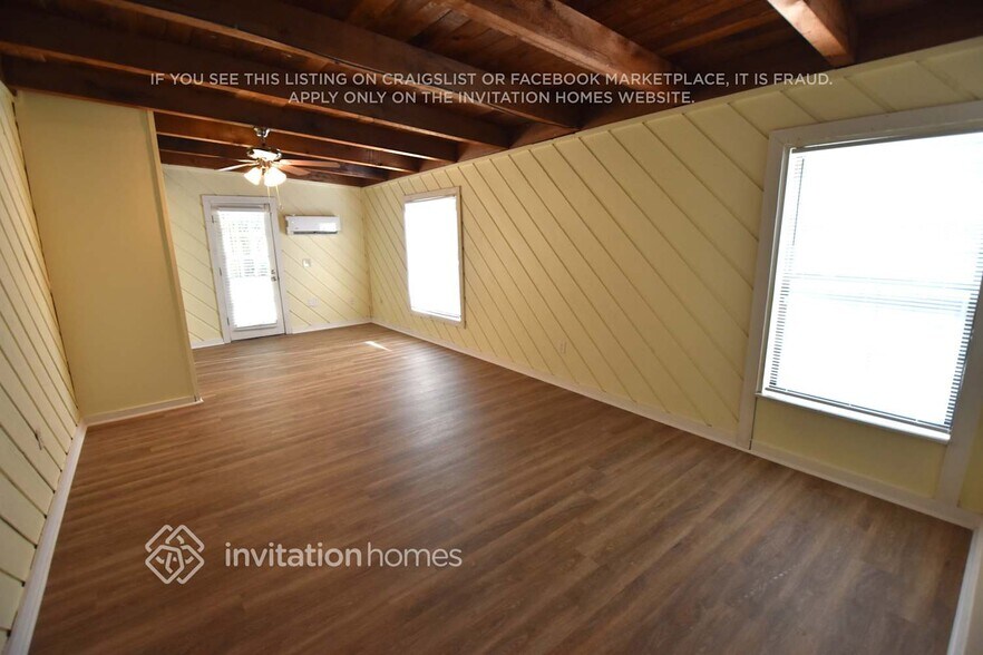 Building Photo - 322 W Hornbeam Dr