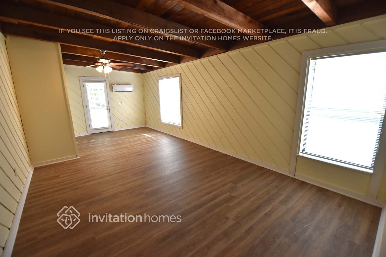 Building Photo - 322 W Hornbeam Dr