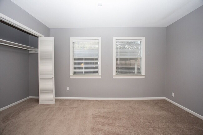 Building Photo - 2416 S 5th St