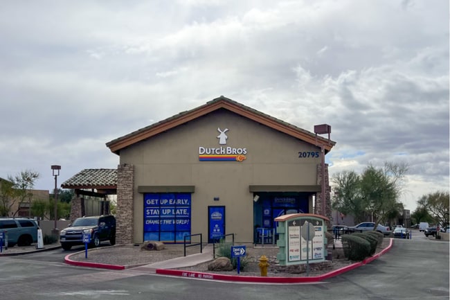 Building Photo - 4Bed/2.5Bath House at 56th/Cactus! $4499 MOVE-IN SPECIAL! Move-In Ready on 04/09/2026!