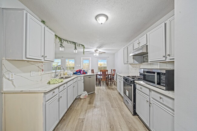 Building Photo - 6727 High Stone Ln