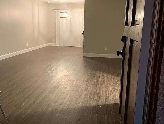 Building Photo - "Spacious 2-Bed, 2-Bath Gem in Northridge – Your Perfect 1074 Sq Ft Retreat!"