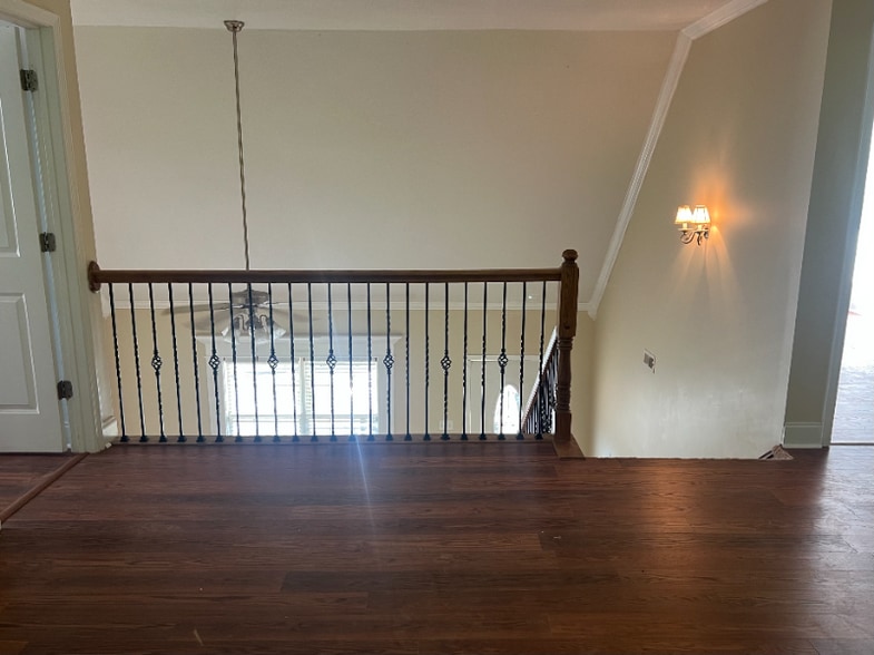 Building Photo - 30 Hiddenbrook Ln