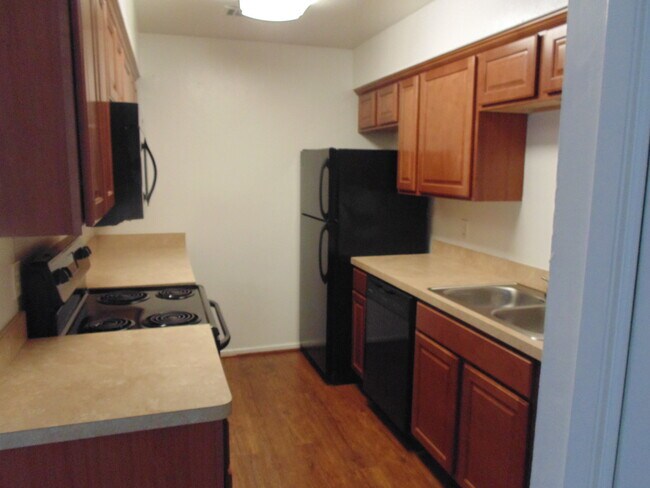 Building Photo - Charming 2-Bedroom Duplex in a Prime Location!