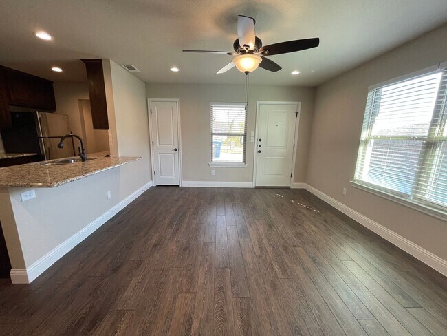 Building Photo - 8113-8115 Tanner