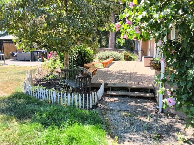 Building Photo - Edgewood Rambler