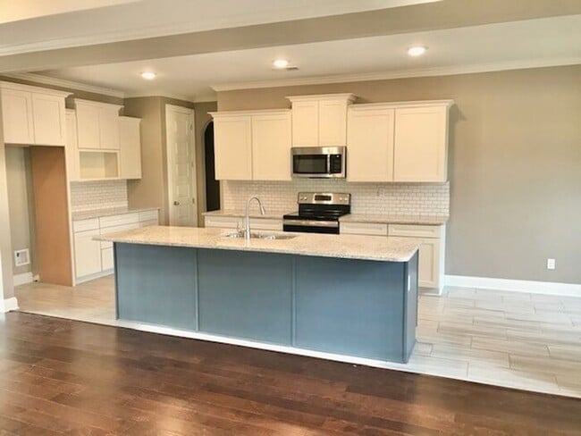 Building Photo - 5 Bedroom 3 Bath Home Availalbe In Oakland