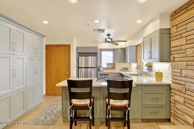 Building Photo - 8 Ortley Ave