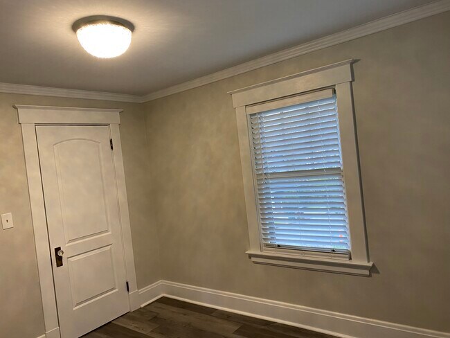 Building Photo - 2303 Center St