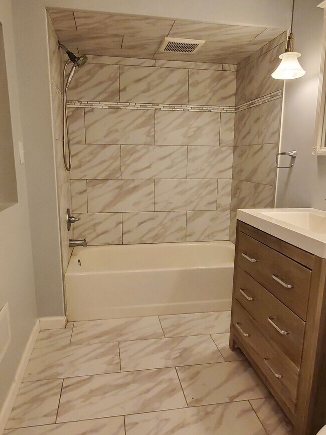 Building Photo - House for rent in Bloomfield