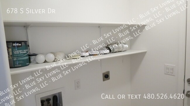 Building Photo - 678 S Silver Dr