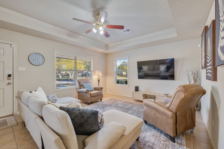 Building Photo - 214 Sterling St