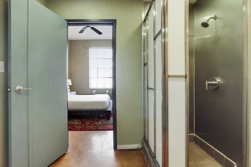 Building Photo - 1041 Constance St