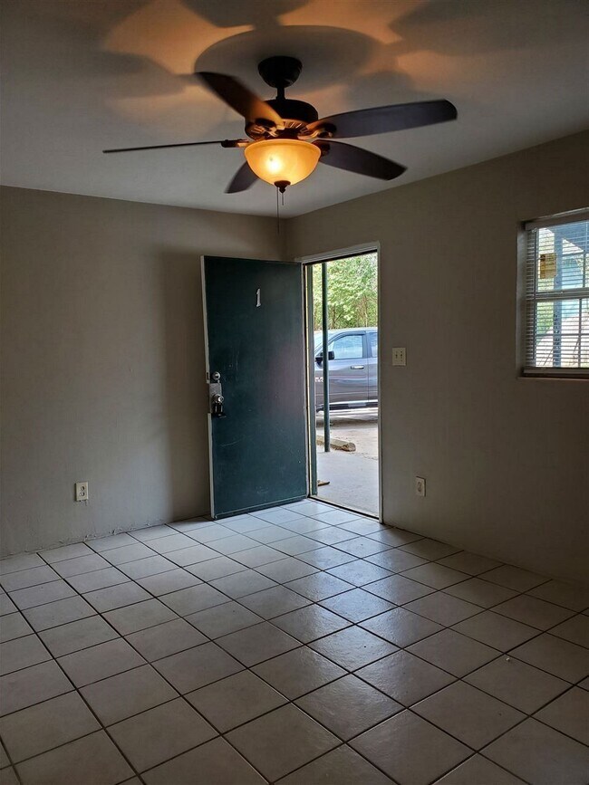 Building Photo - 1810 Pasco St