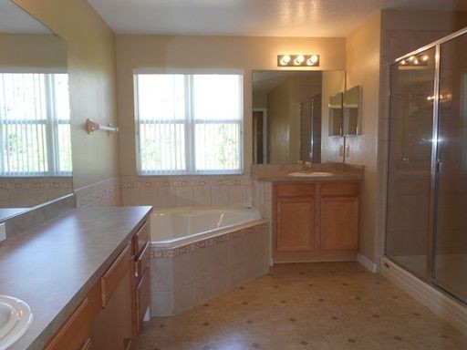 Building Photo - Orlando - 5 Bedroom 4 Bathroom - 2050.00
