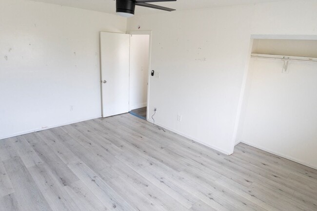 Building Photo - 5478 Mary Ln Dr