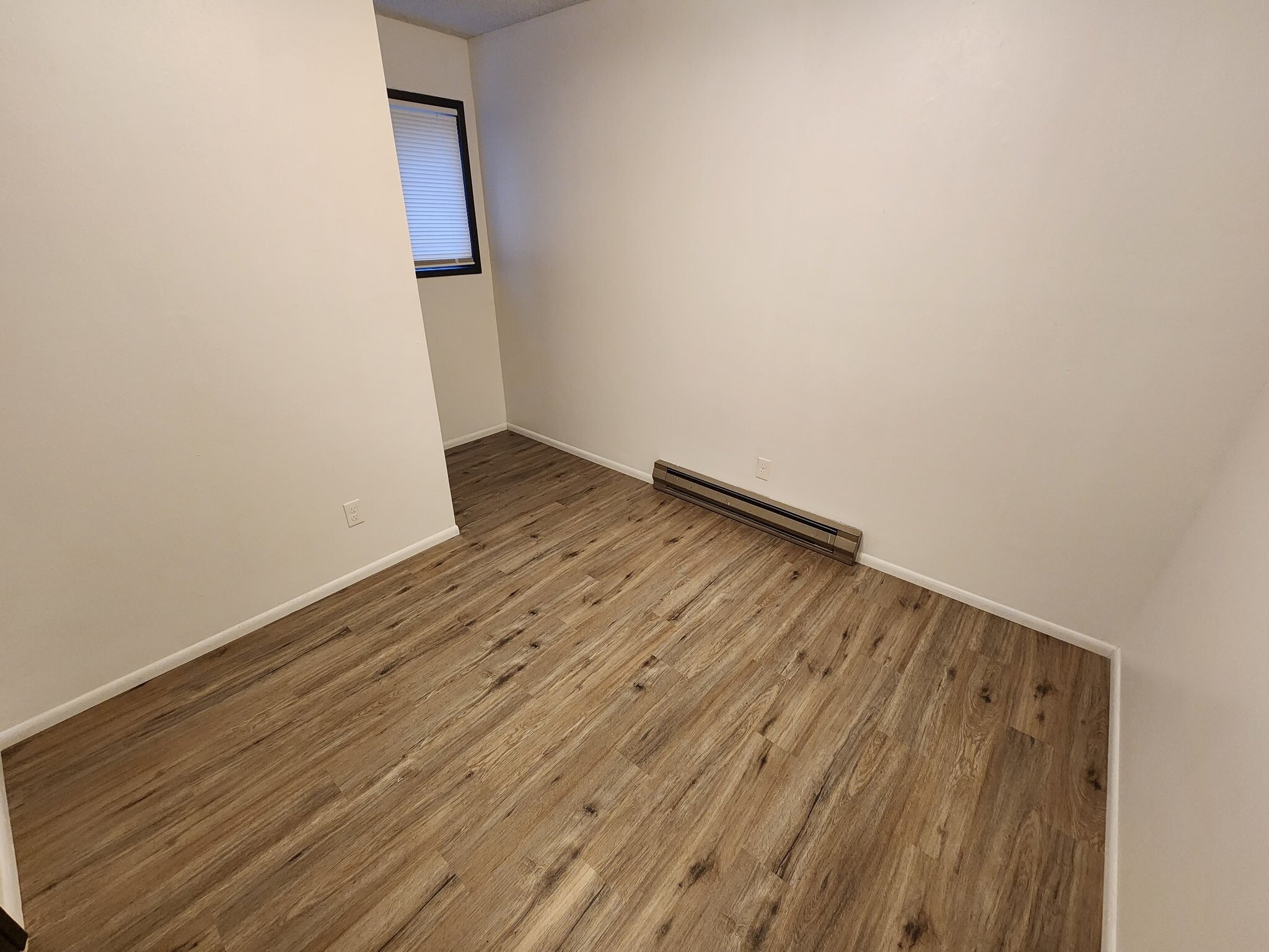 Building Photo - 1214 E 3rd St