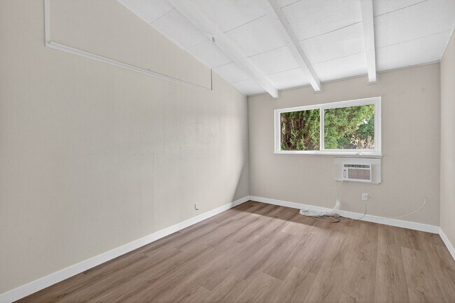 Building Photo - Charming 3-Bed Gem in Sacramento