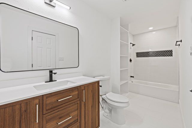 Building Photo - 6000 Cool Springs Dr