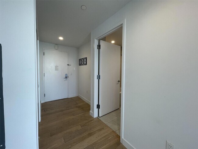 Building Photo - 13101 40th Rd