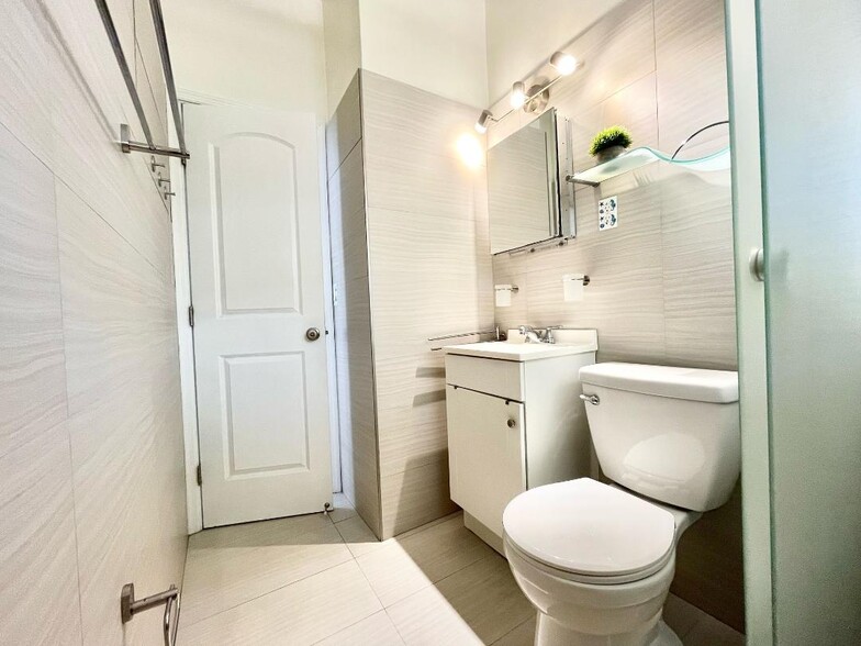 Building Photo - 4532 Bougainvilla Dr