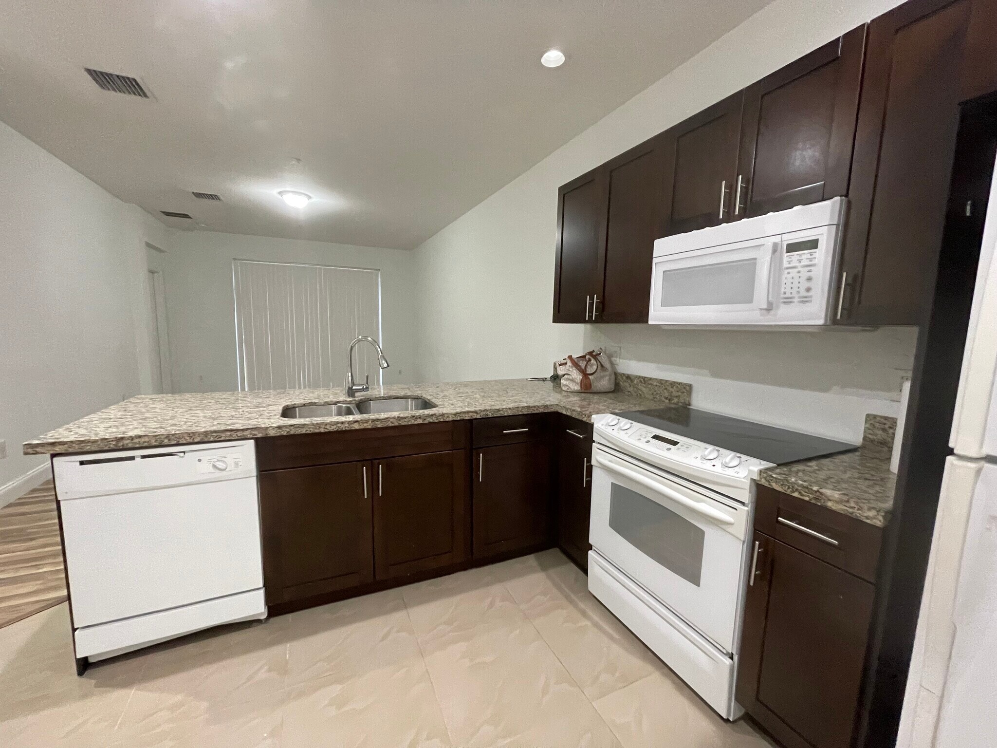 Building Photo - 1955 Marsh Harbor Dr