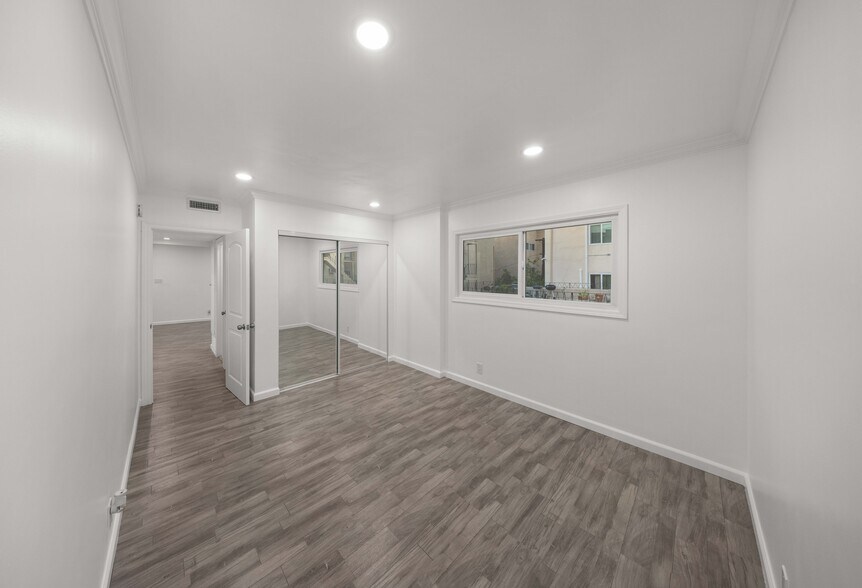 Building Photo - 211 E California Ave